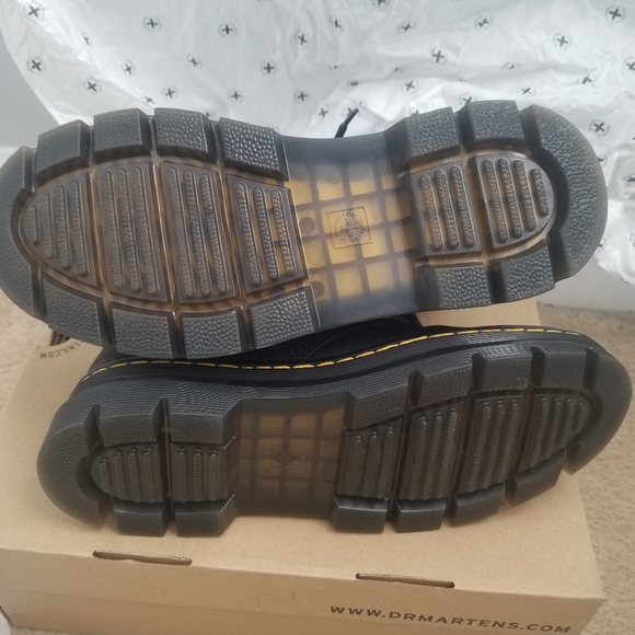 NIB Dr. Martens Combs Leather Boots L9/ M8 - Picture 3 of 6